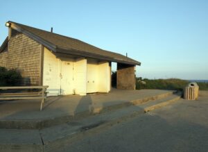 public-bathroom-Ditch-Plains-Beach-Montauk-New-York-cm