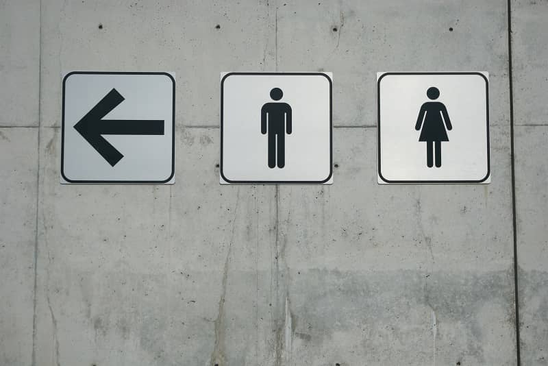 Men and Ladies Signs on Smooth Concrete Wall-cm